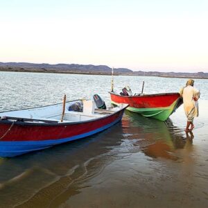 عکس رایگان 3 قایق زیبا با قایقران